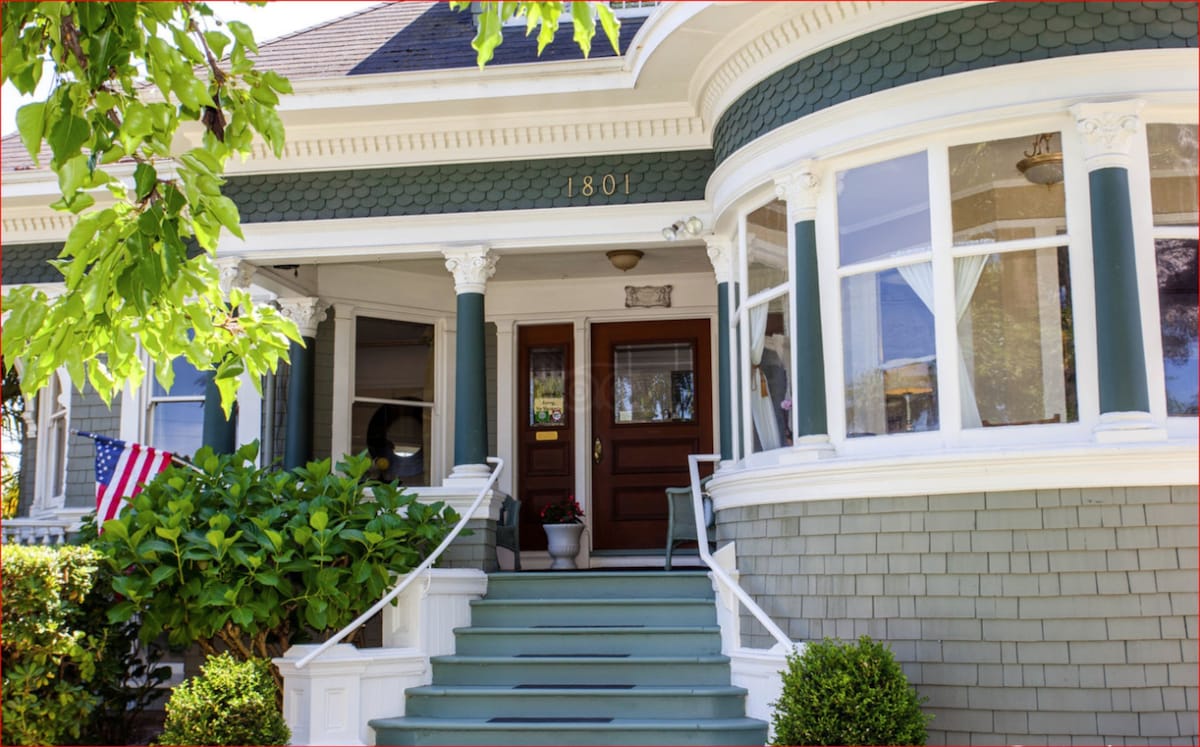 1801 First Luxury Inn - Photo 1