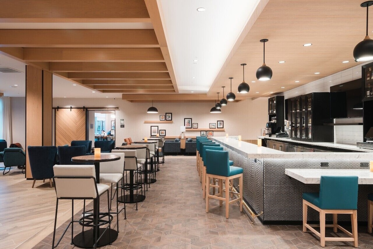Hyatt Place Sacramento International Airport - Photo 1