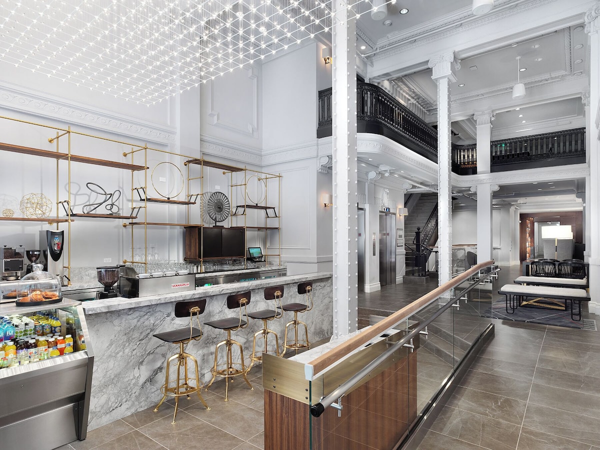 Axiom Hotel - Photo 1