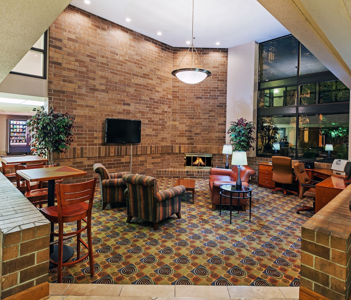 AmericInn by Wyndham Omaha - Photo 1