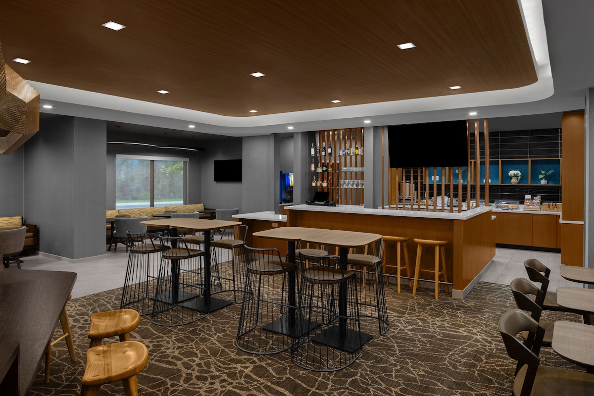 Springhill Suites Grand Rapids Airport Southeast - Photo 1
