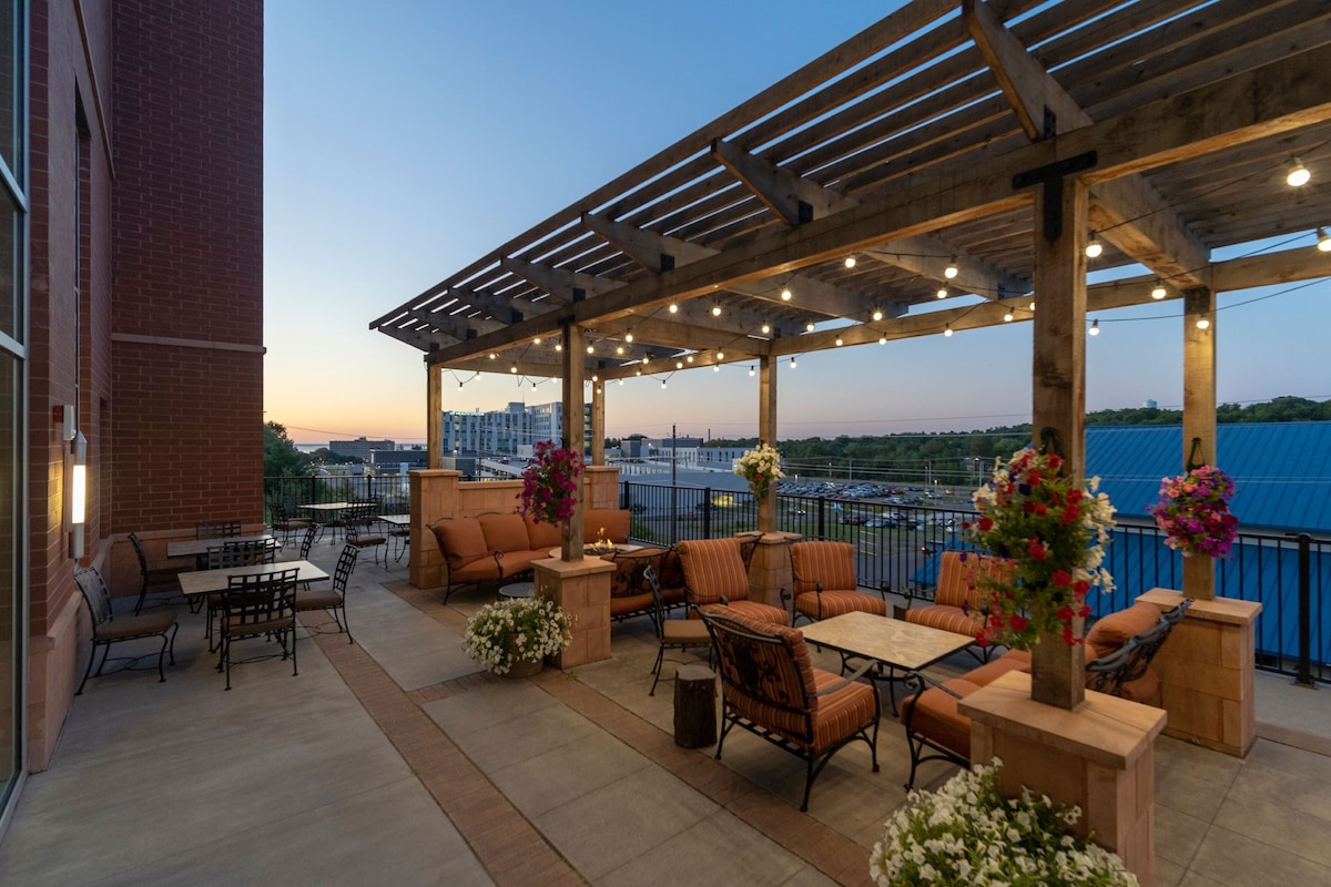 Staybridge Suites Marquette By IHG - Photo 1