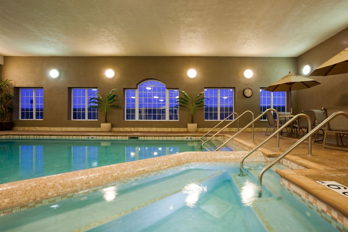 Holiday Inn Express & Suites Eau Claire North By IHG - Photo 1