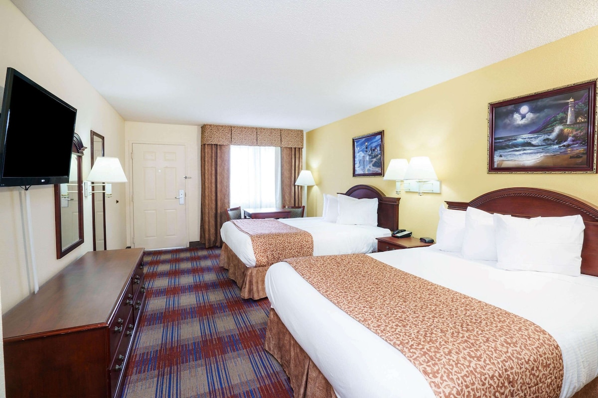 Travelodge by Wyndham Montgomery East - Photo 1