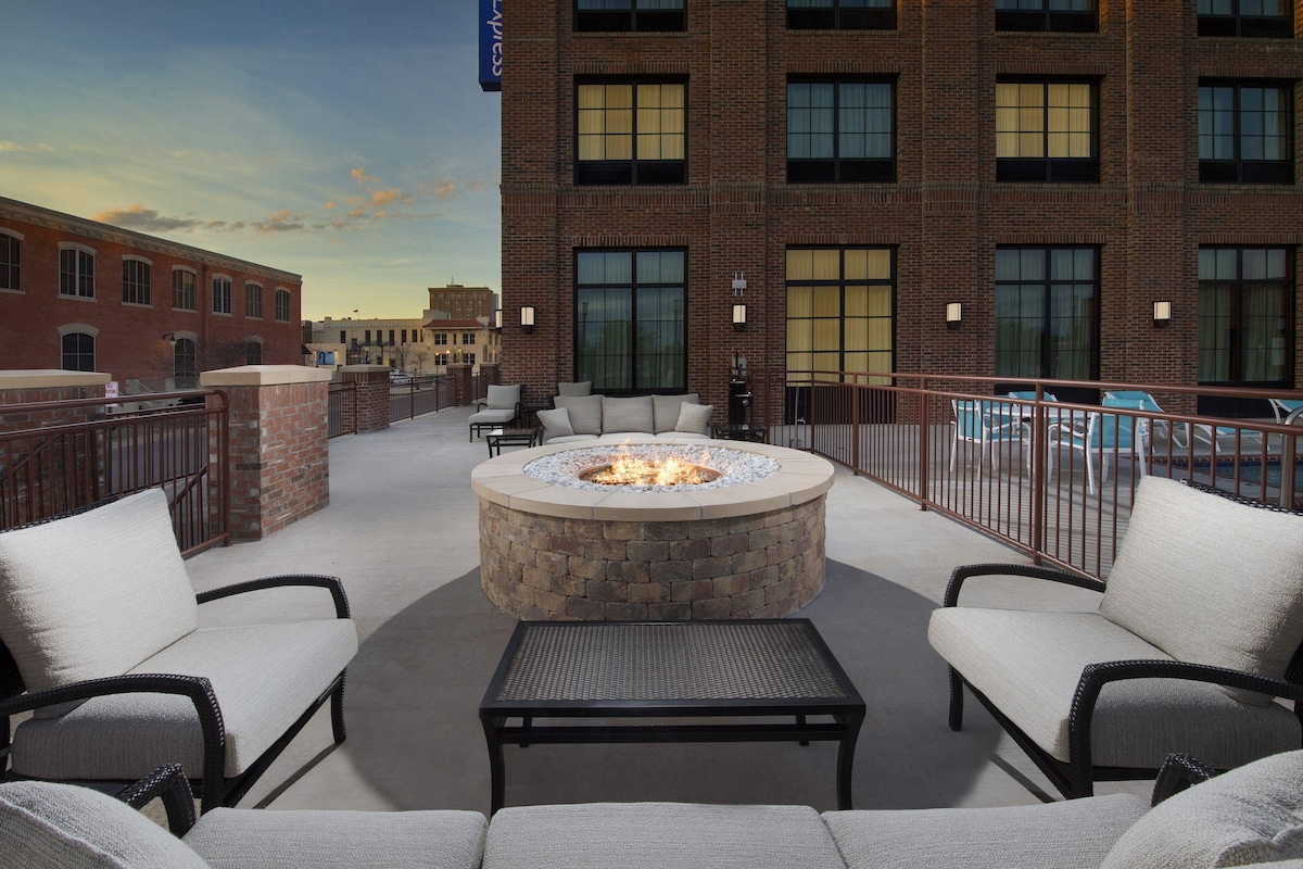 Holiday Inn Express Pensacola Downtown By IHG - Photo 1