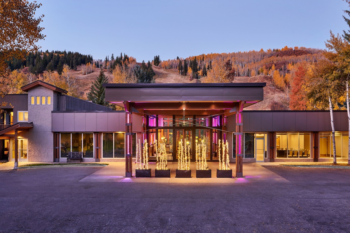 The Inn at Aspen - Photo 1