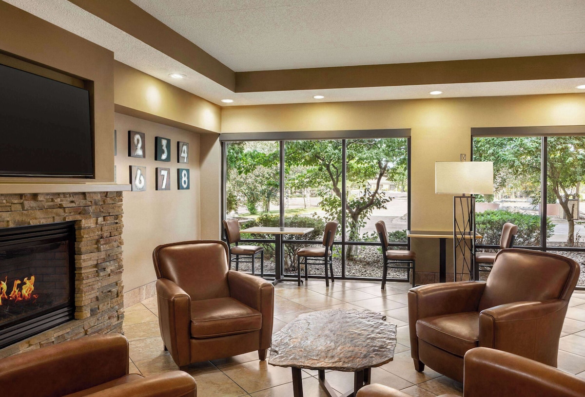AmericInn by Wyndham Madison West - Photo 1