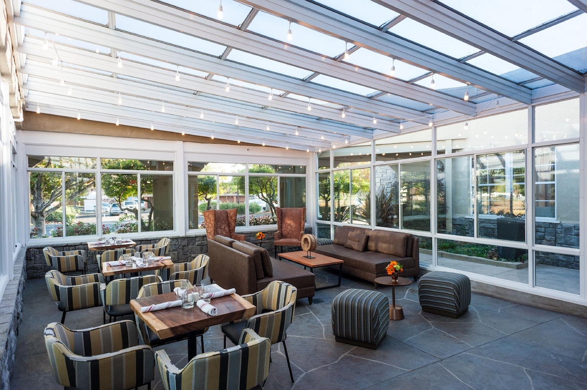Hotel Indigo Napa Valley By IHG - Photo 1