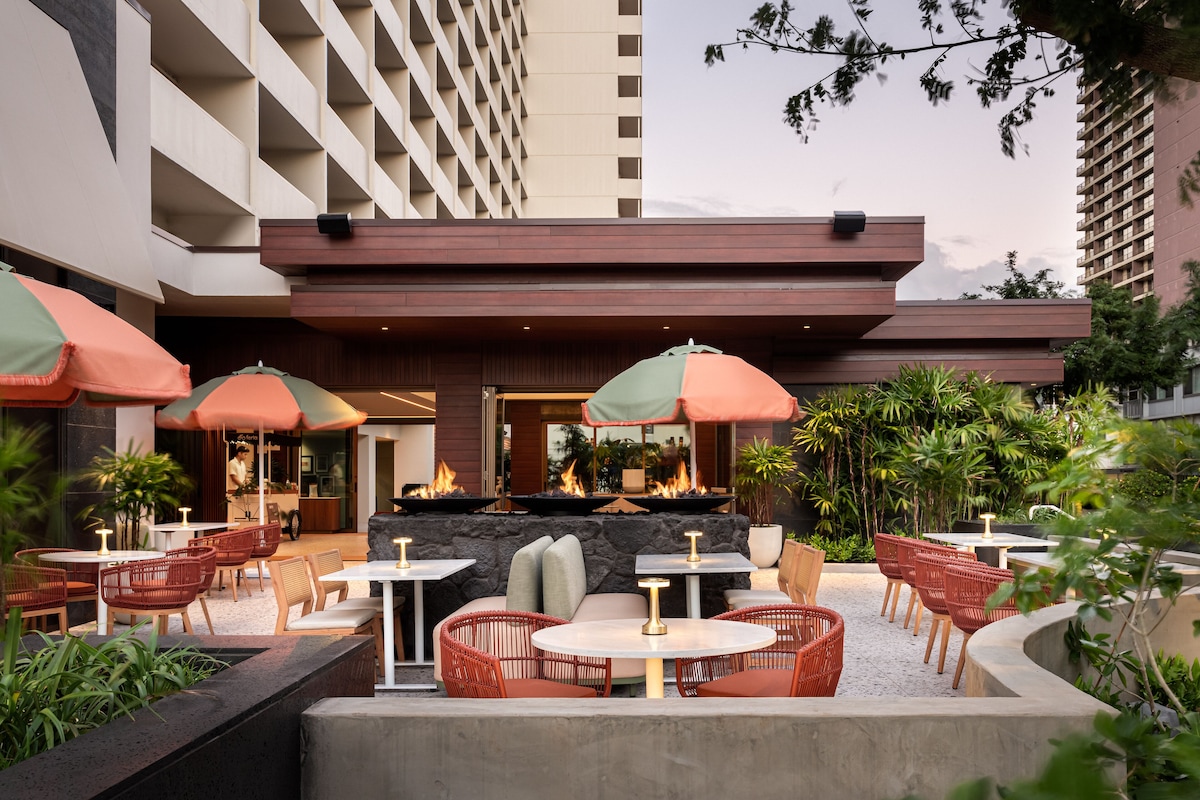 The Ambassador Hotel of Waikiki, Tapestry Collection by Hilton - Photo 1