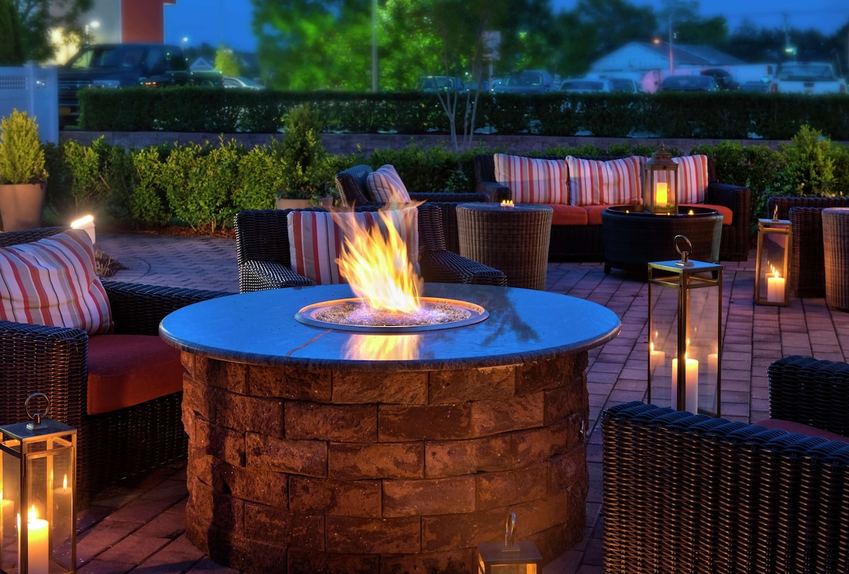 Hilton Garden Inn Riverhead - Photo 1