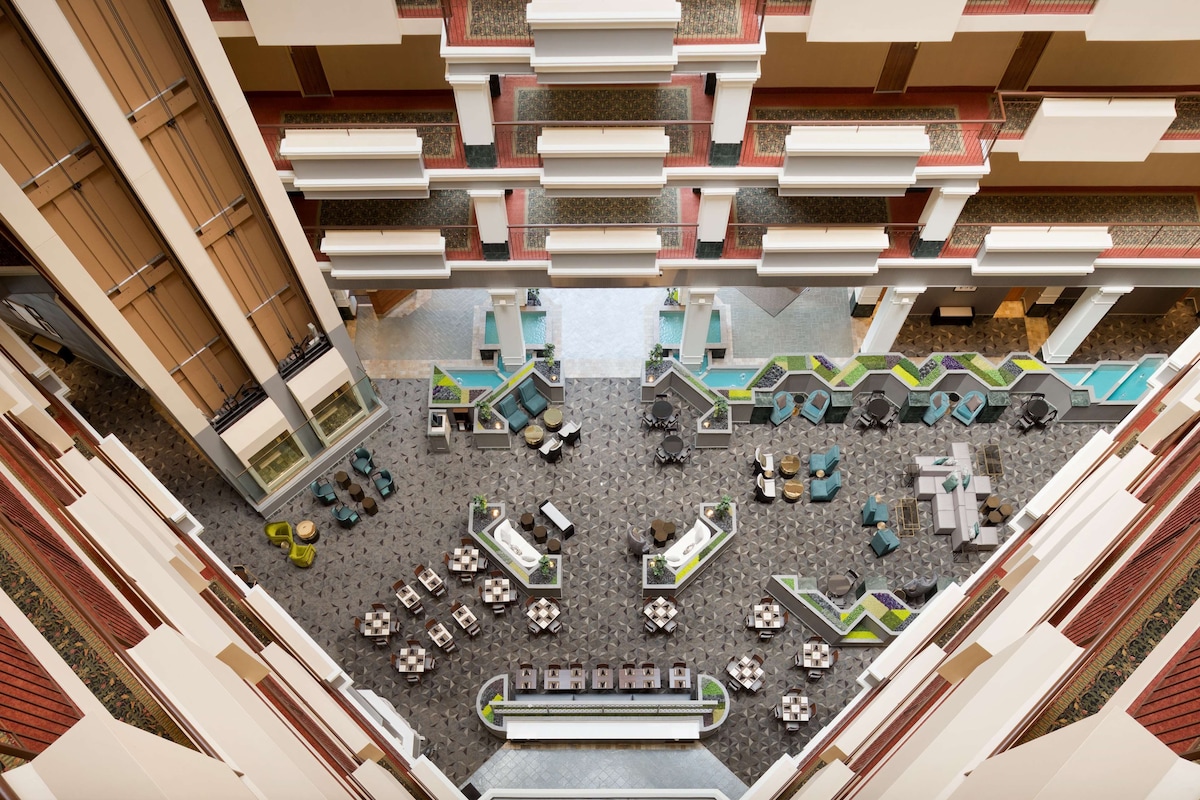 Hilton Chicago/Oak Brook Suites - Photo 1