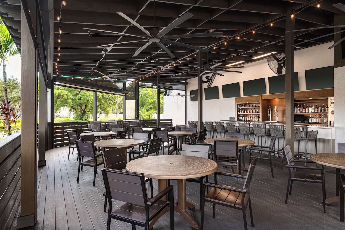 DoubleTree by Hilton Fort Myers at Bell Tower Shops - Photo 1