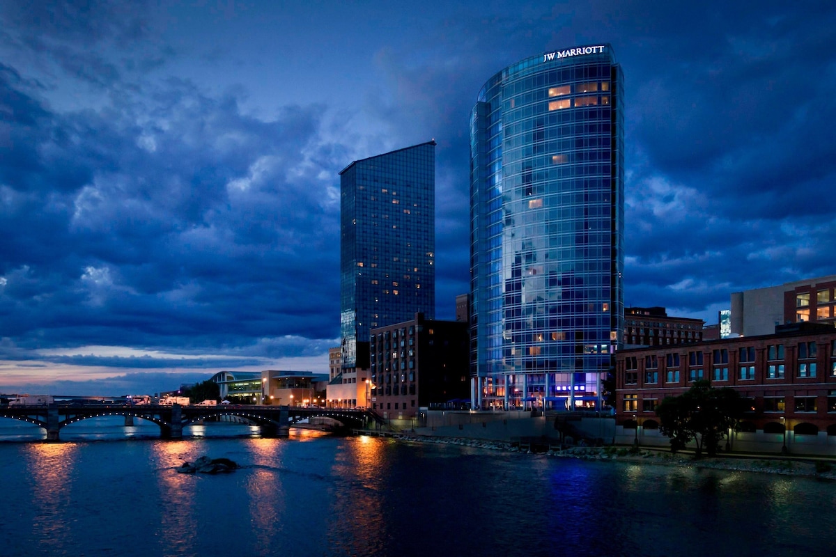 JW Marriott Grand Rapids - Photo 1