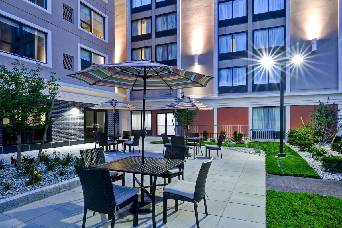 Holiday Inn Express Boston by IHG - Photo 1