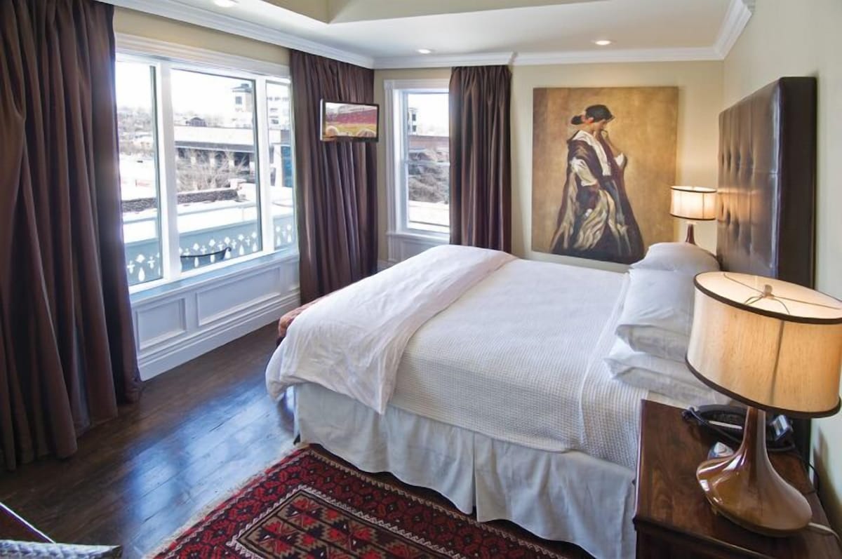 Dickson Street Inn - Photo 1