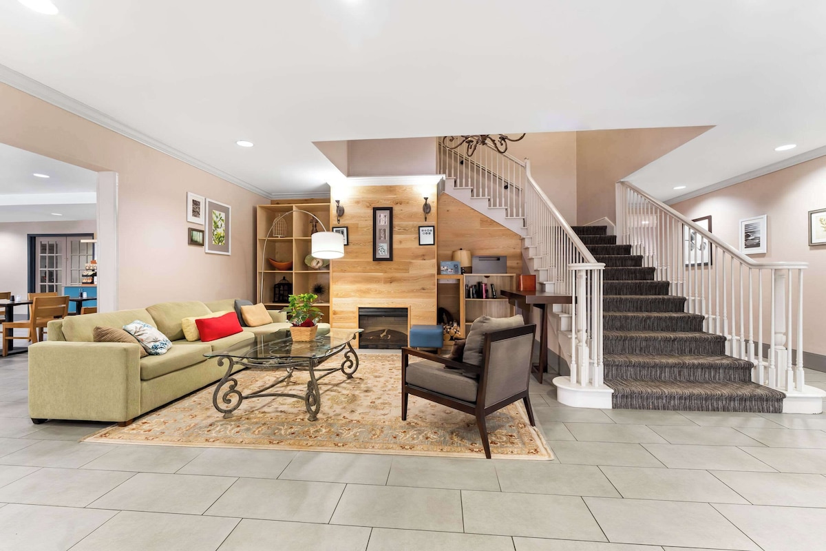 Country Inn & Suites by Radisson, Macon North, GA - Photo 1