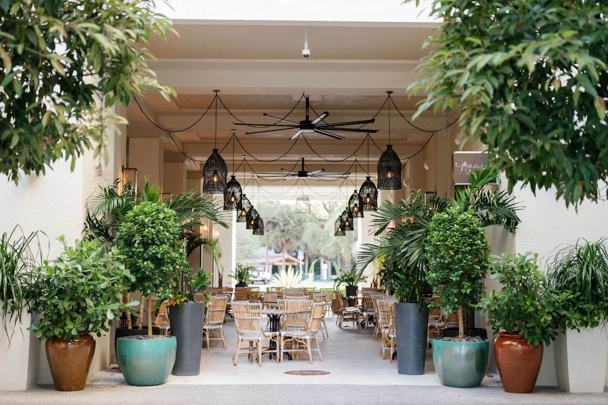 Thesis Hotel Miami Coral Gables, Curio Collection By Hilton - Photo 1