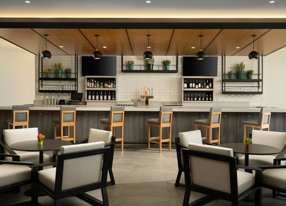 Hyatt House LA - University Medical Center - Photo 1