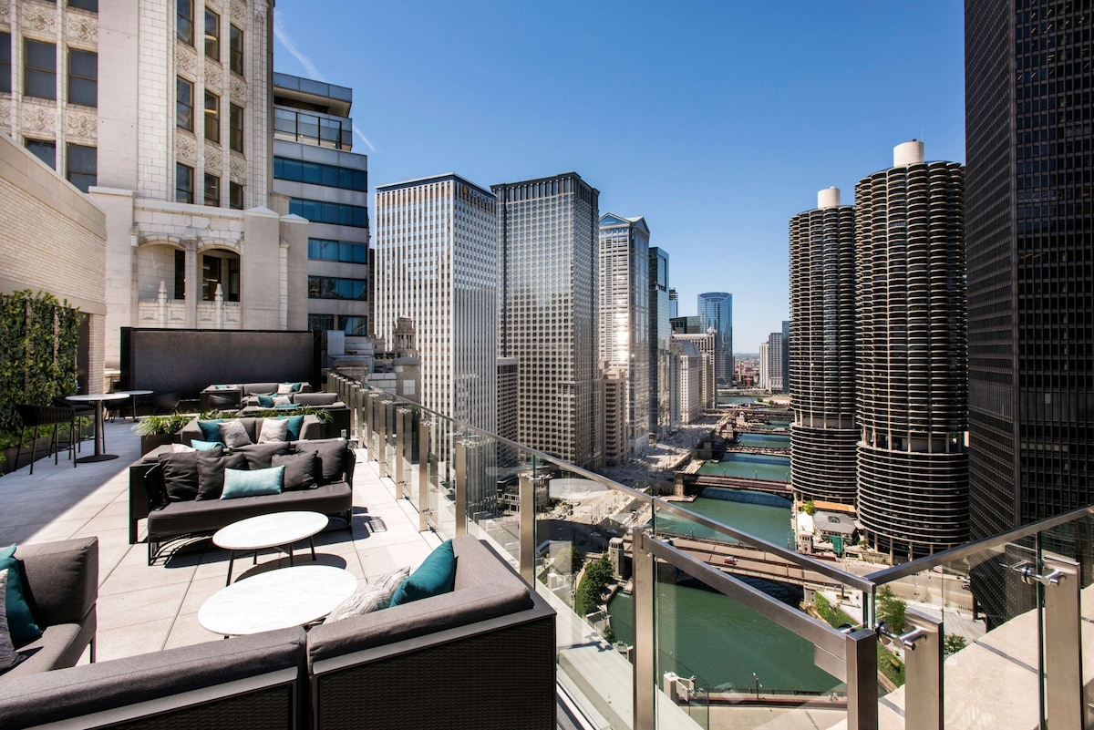 LondonHouse Chicago, Curio Collection by Hilton - Photo 1