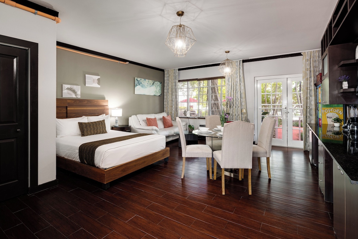 Tradewinds Apartment Hotel - Photo 1