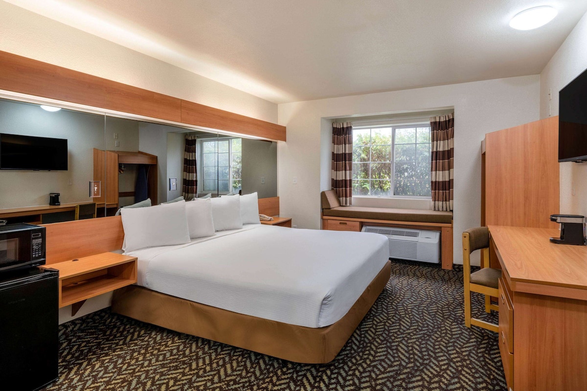 Microtel Inn & Suites by Wyndham Salt Lake City Airport - Photo 1