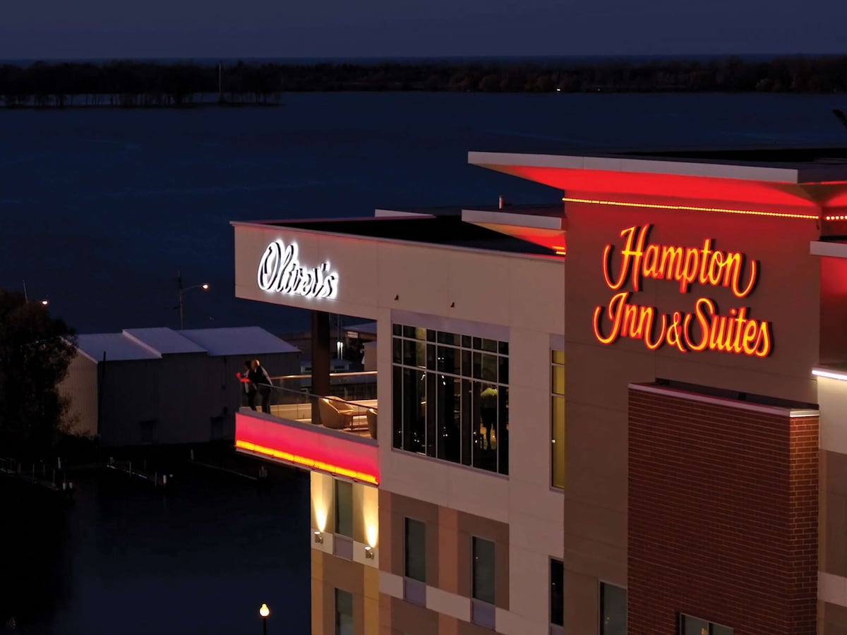 Hampton Inn & Suites Erie Bayfront - Photo 1