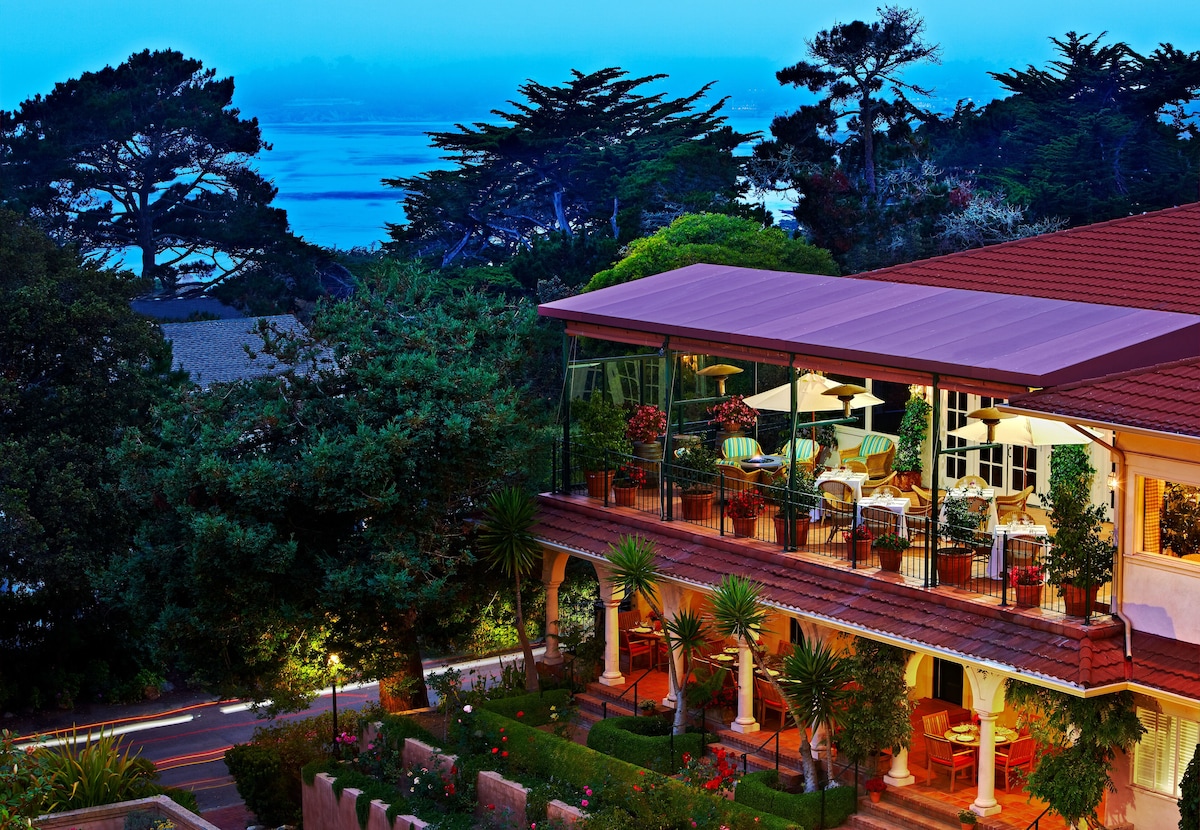 La Playa Hotel - Photo 1