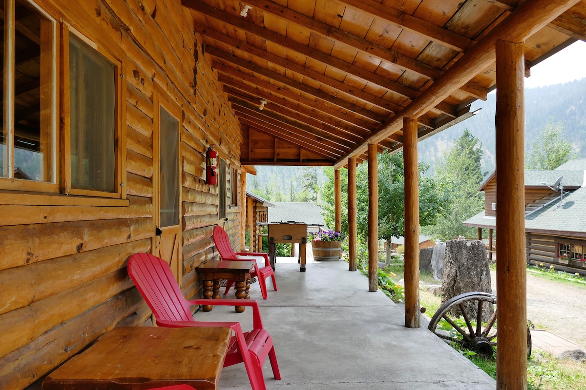 Creekside Lodge at Yellowstone - Photo 1