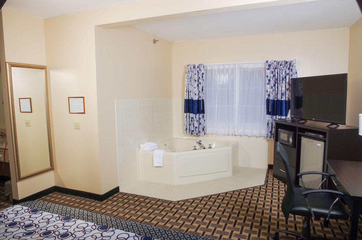 Dutch Inn and Suites - Photo 1