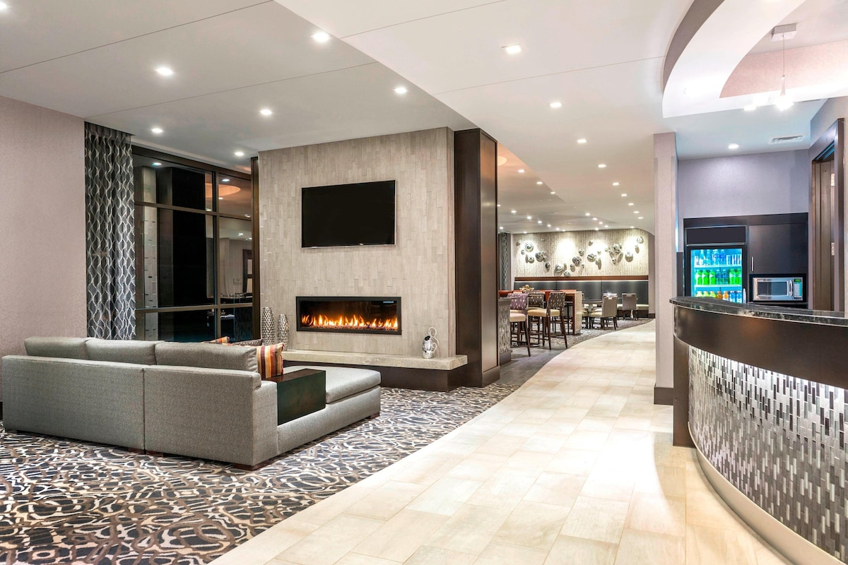 Fairfield Inn & Suites Boston Cambridge - Photo 1