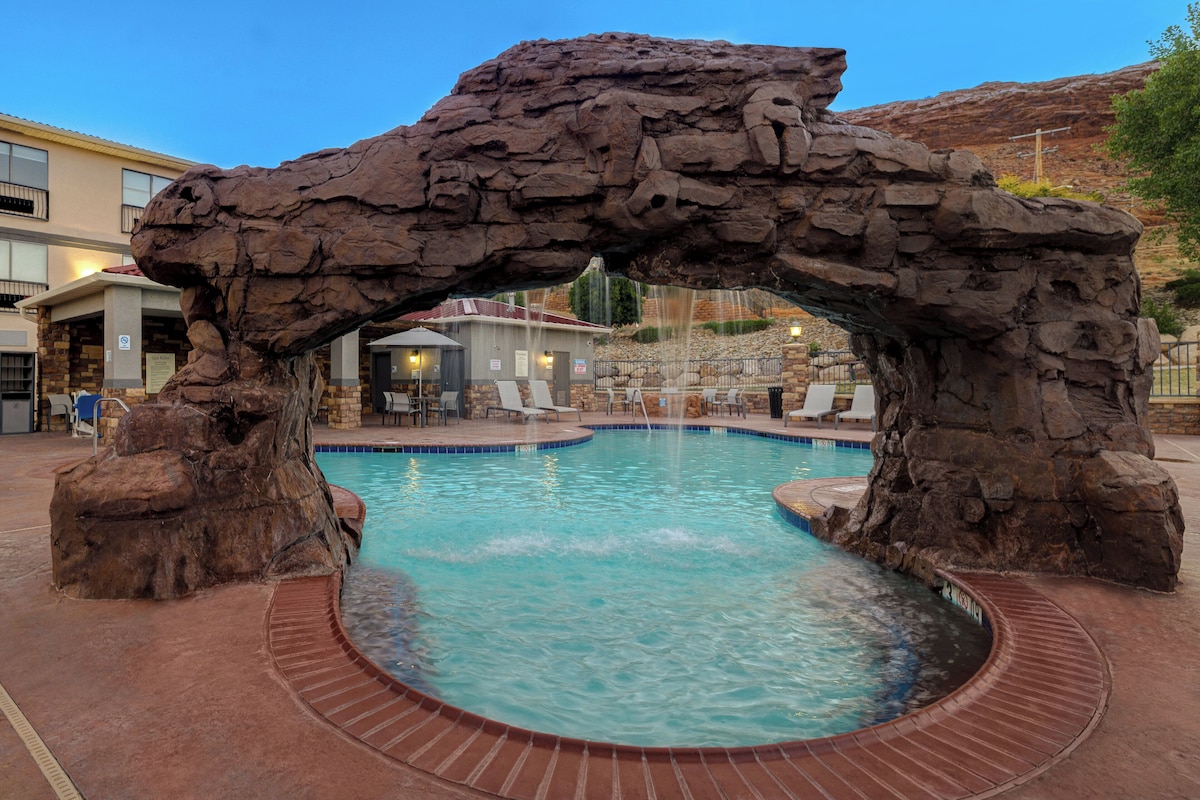 Holiday Inn Express & Suites Moab by IHG - Photo 1