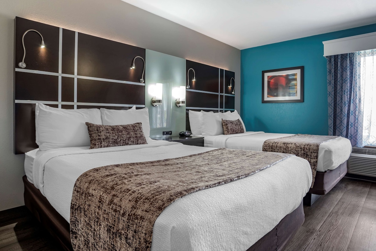 Best Western Carlton Suites - Photo 1
