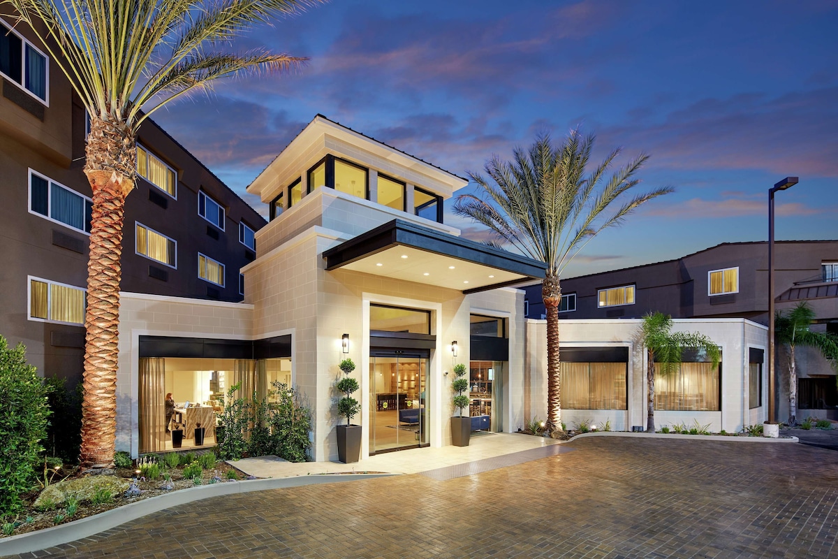 Hilton Garden Inn San Diego Mission Valley Stadium - Photo 1