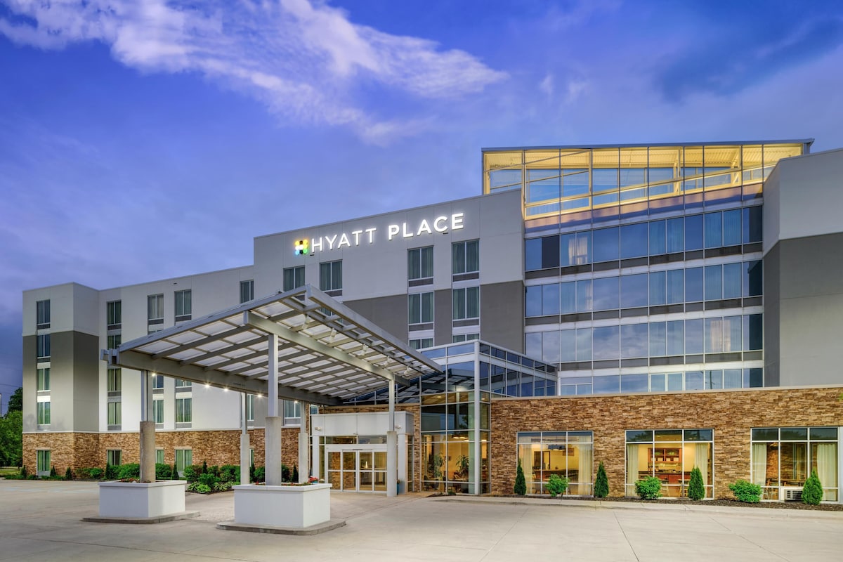 Hyatt Place Grand Rapids South - Photo 1