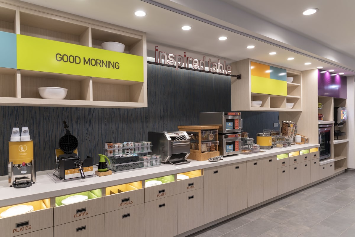 Home2 Suites by Hilton Indianapolis Airport - Photo 1
