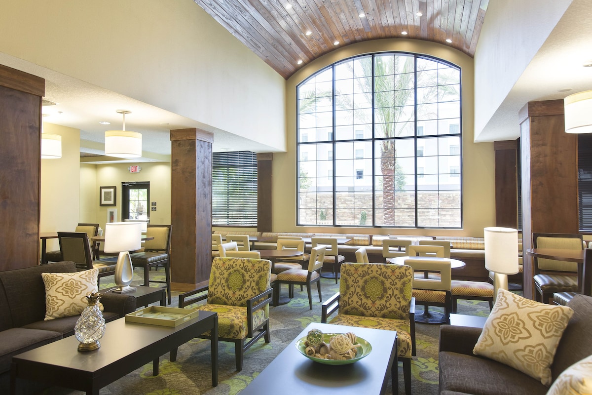 Staybridge Suites Orlando at Seaworld by IHG - Photo 1