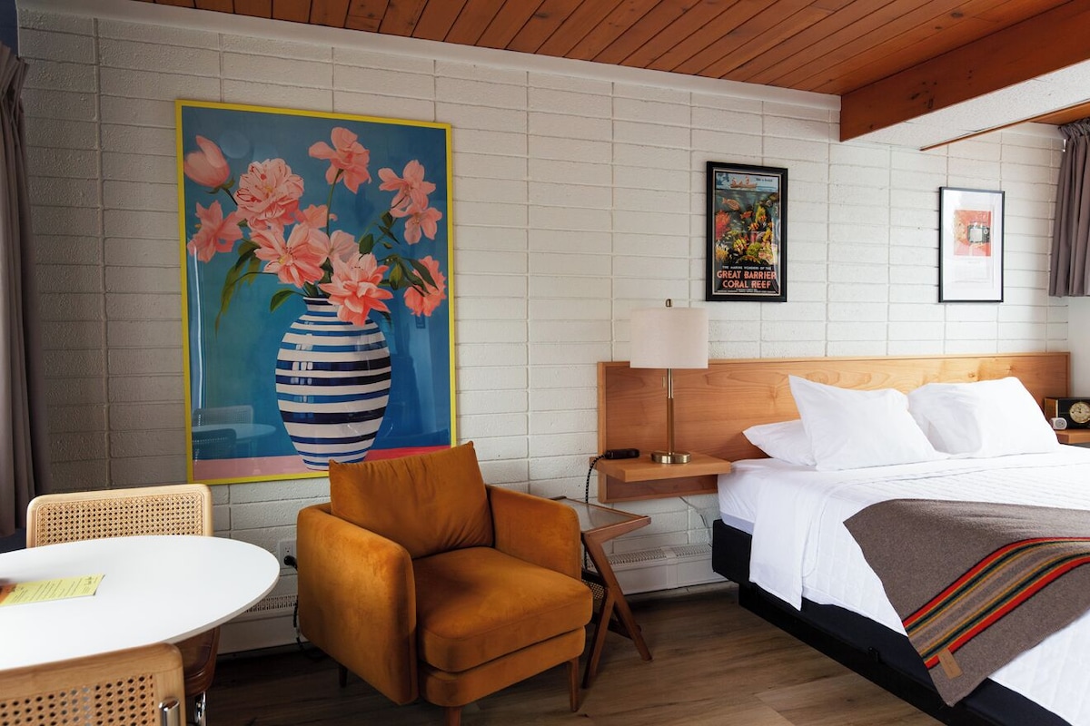 The Sierra Motel - Photo 1