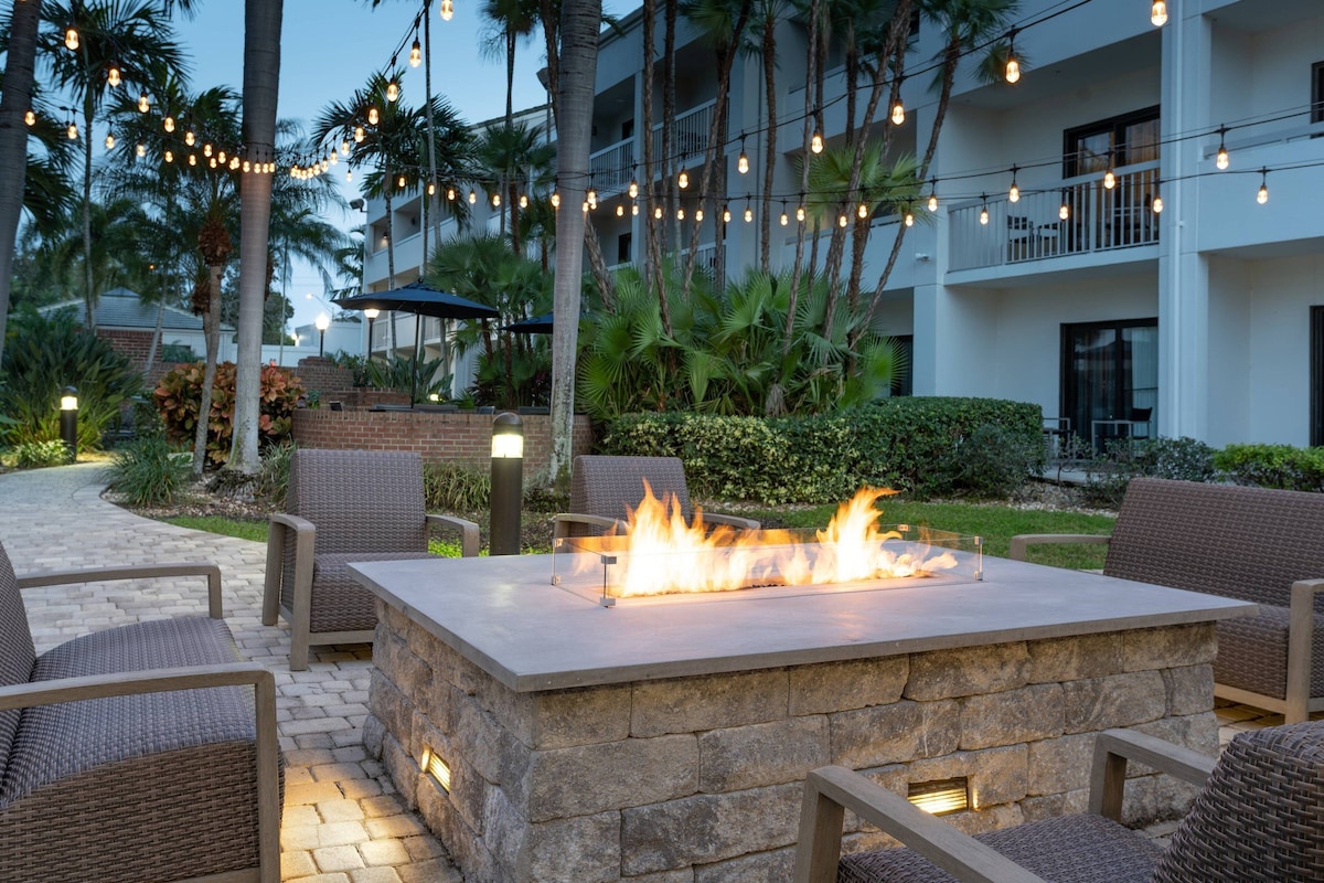 Courtyard by Marriott West Palm Beach - Photo 1