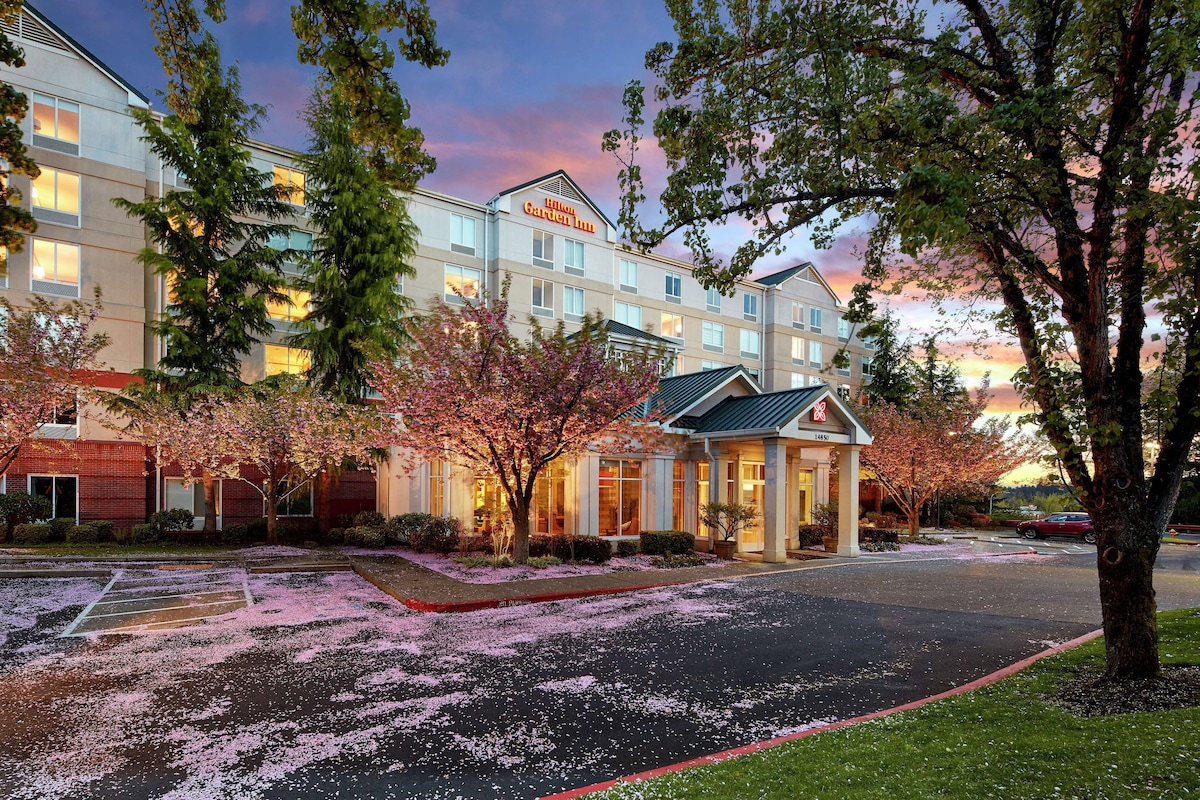 Hilton Garden Inn Portland/Lake Oswego - Photo 1