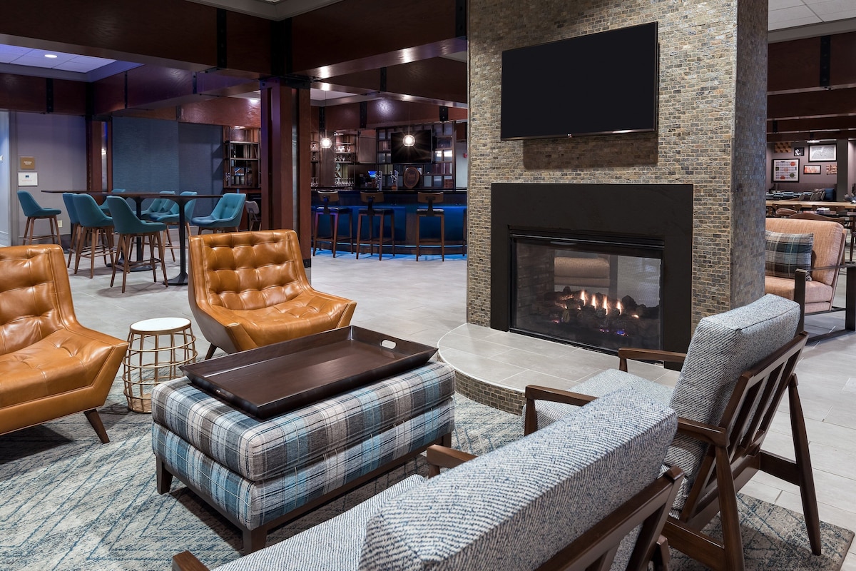 Four Points By Sheraton Huntsville Airport - Photo 1