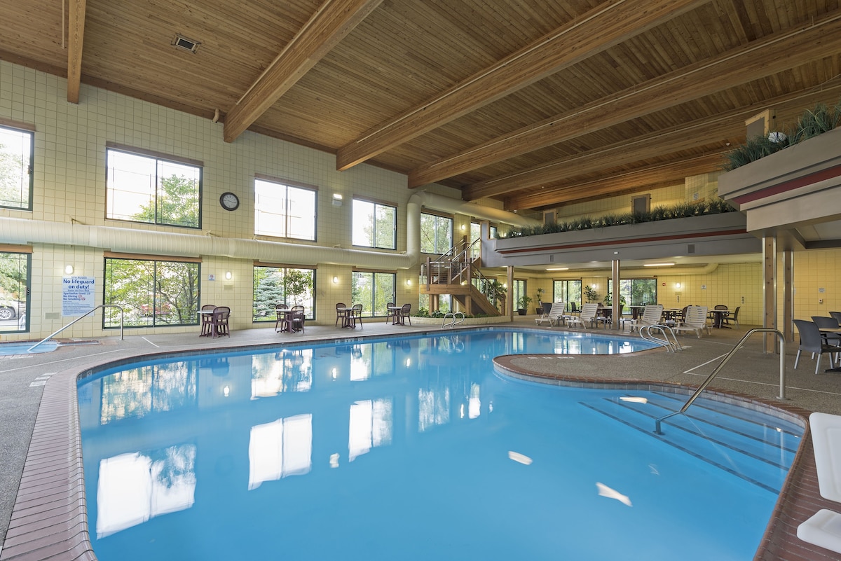 Holiday Inn Express Holland by IHG - Photo 1