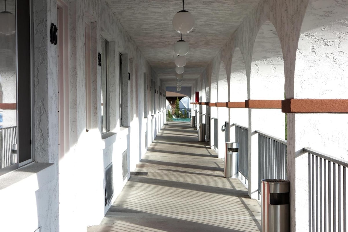 Cabana Inn - Photo 1