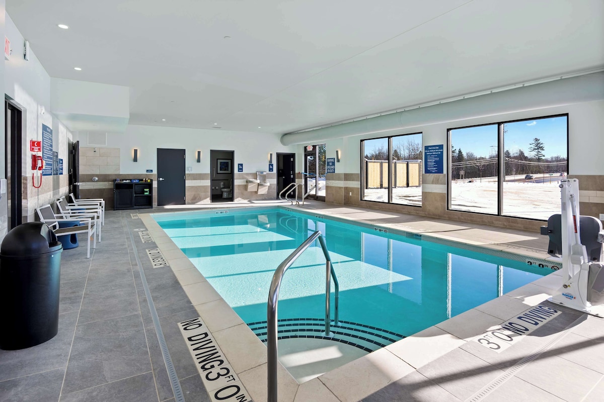 Best Western Plus Marquette Hotel & Suites - Photo 1