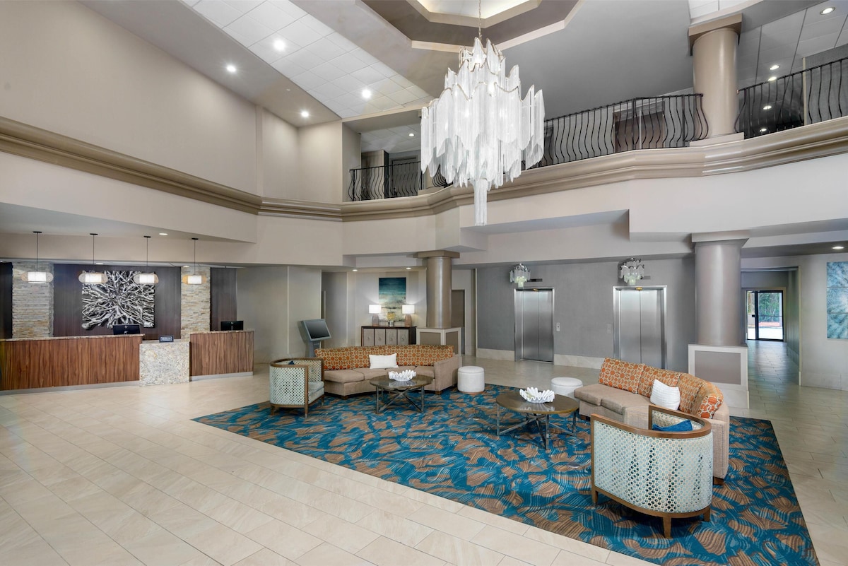 Doubletree By Hilton Hotel West Palm Beach Airport - Photo 1