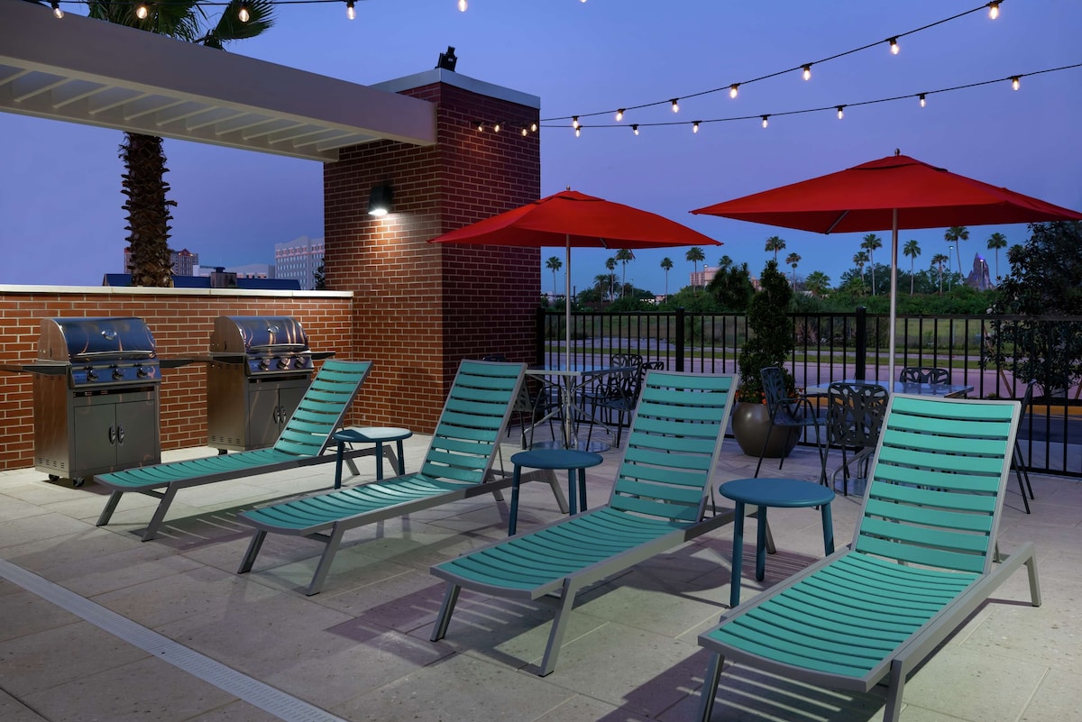 Home2 Suites by Hilton Orlando Near Universal - Photo 1