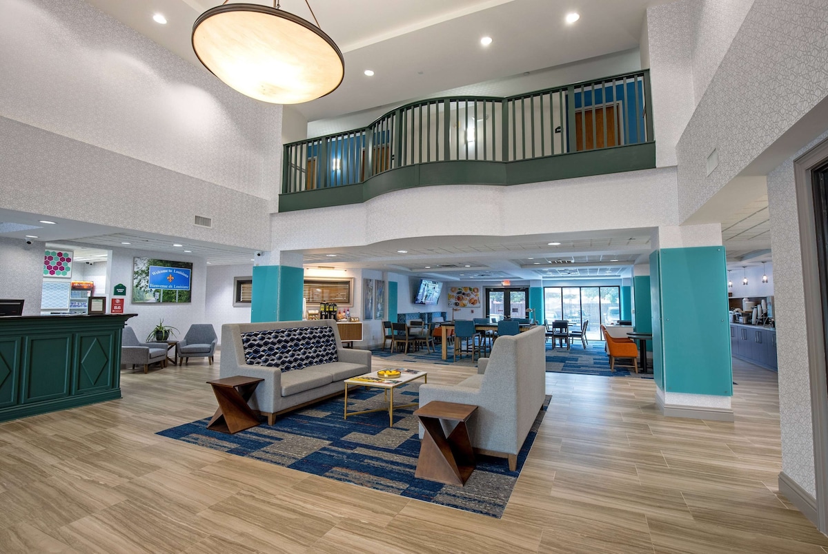 Wingate by Wyndham Lafayette Airport - Photo 1