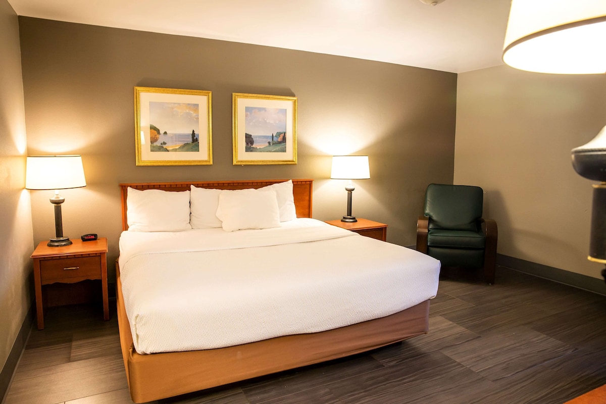 La Quinta Inn by Wyndham Milwaukee Airport / Oak Creek - Photo 1