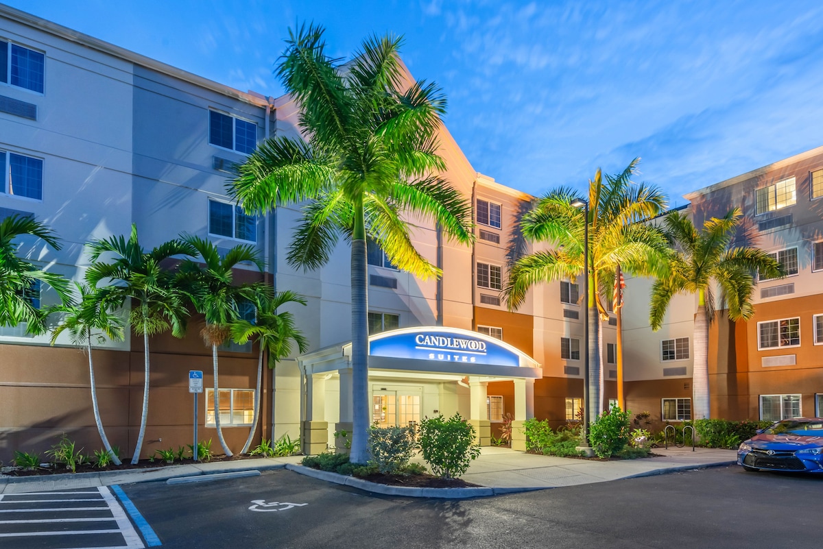 Candlewood Suites Fort Myers-Sanibel Gateway by IHG - Photo 1
