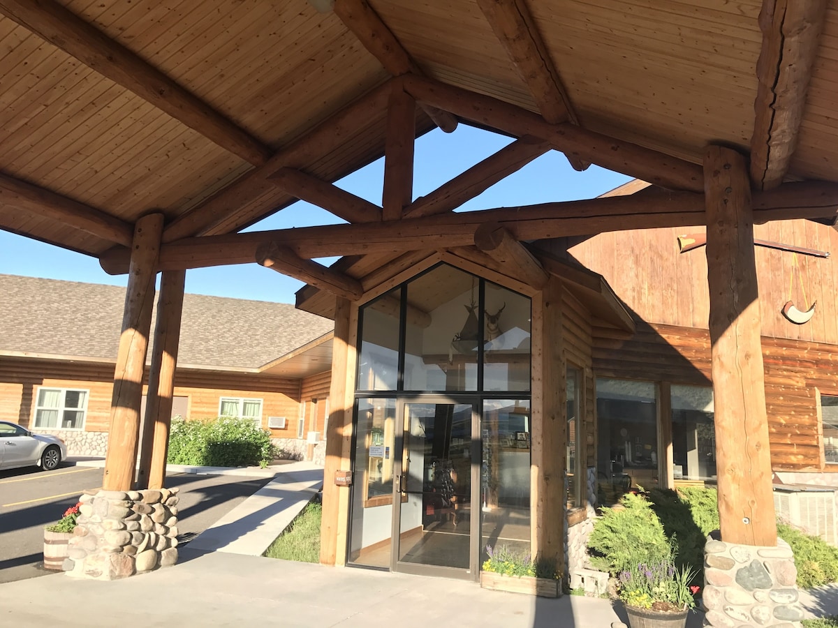 Cody Holiday Lodge - Photo 1