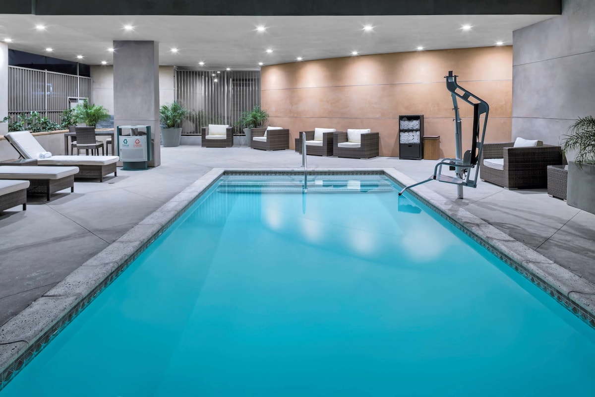 Hampton Inn & Suites Los Angeles/Hollywood - Photo 1